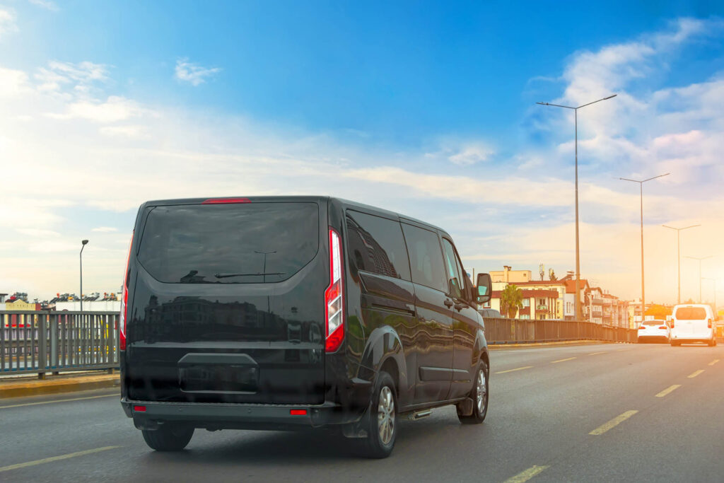 Black,Modern,Passenger,Charter,Van,With,A,Small,Delivery,Moves